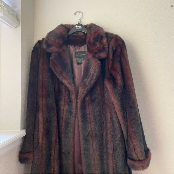 NWOT Faux Fur Coat - Picture 2 of 8
